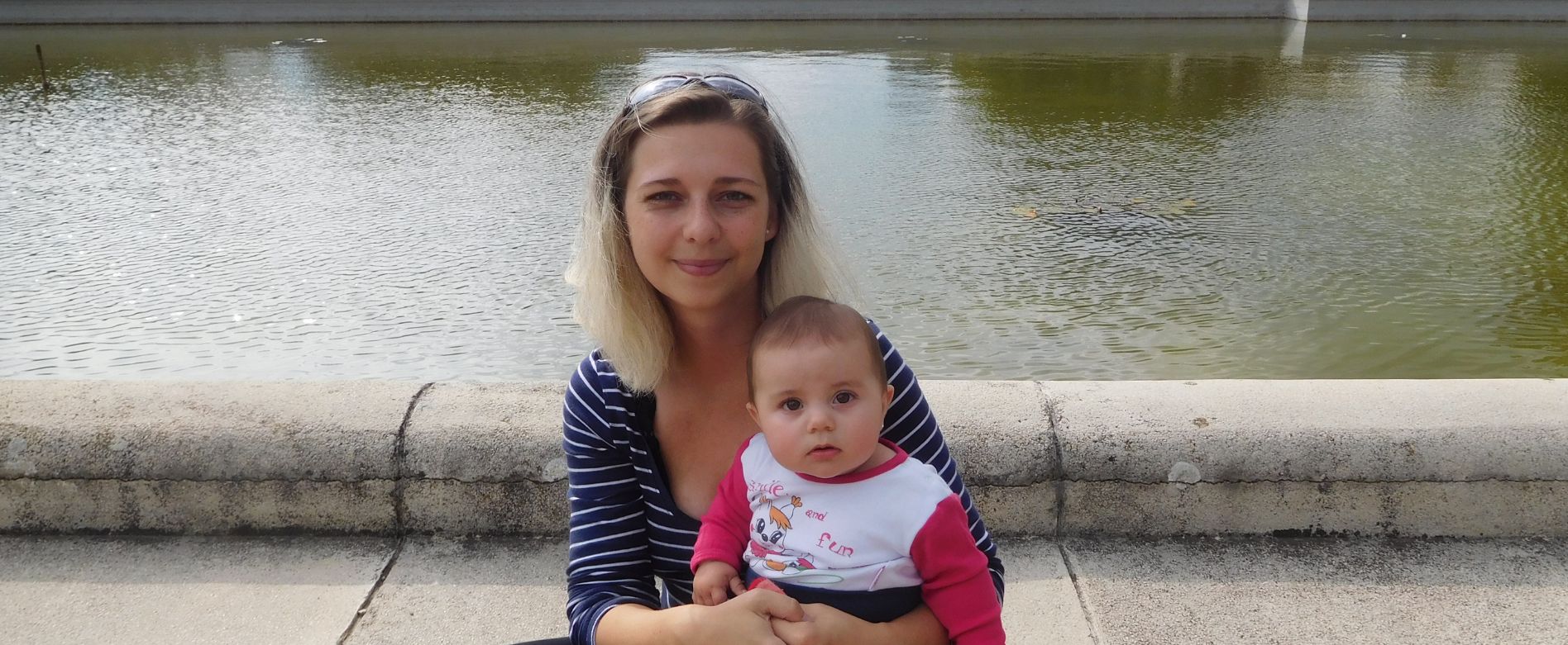 máma a miminko u vody