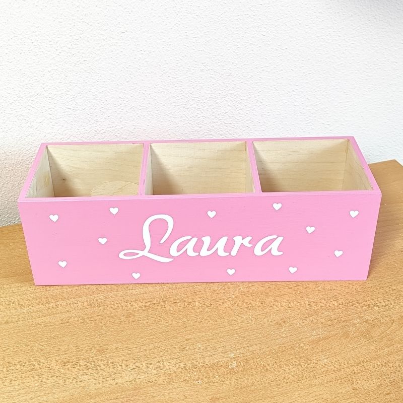 Dřevěný organizér 3 přihrádky se jménem a srdíčky růžový Laura