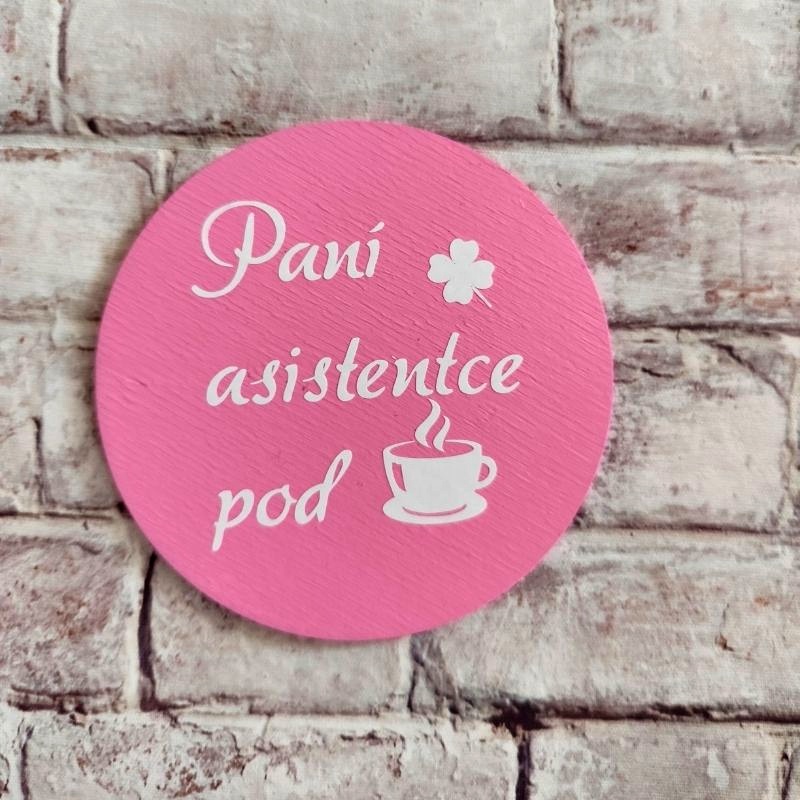 Dřevěný podtácek paní asistentce růžový
