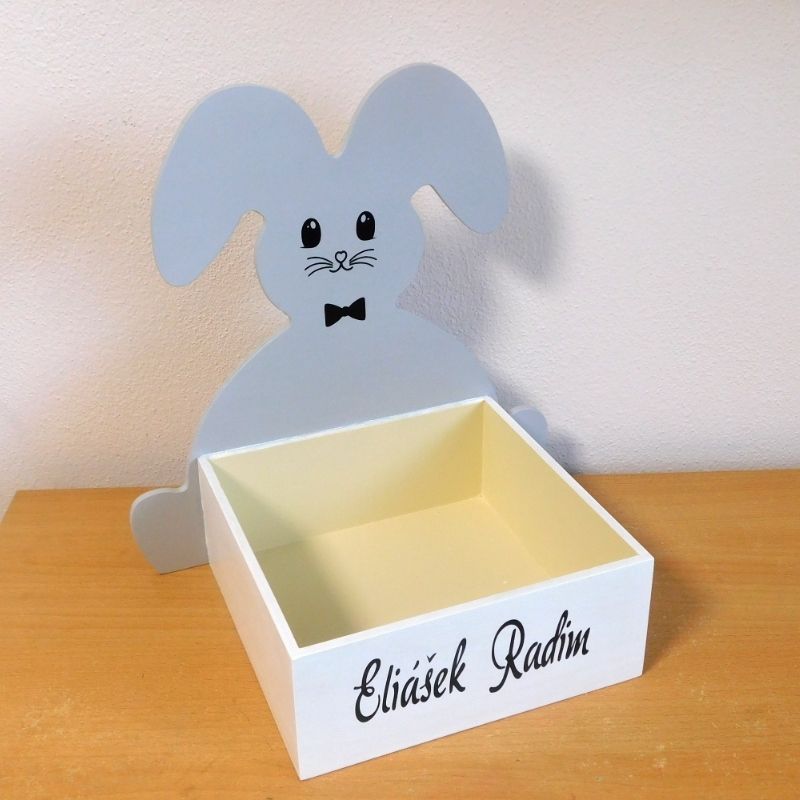 Dřevěný velikonoční box na pomlázku se jménem Eliášek Radim šedý a bílý
