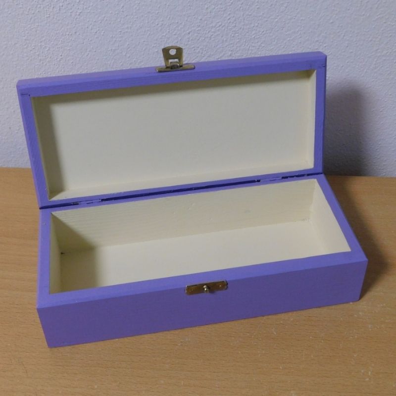 Fialová krabička otevřená