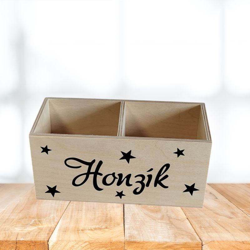 Organizér na tužky se jménem přírodní na stole
