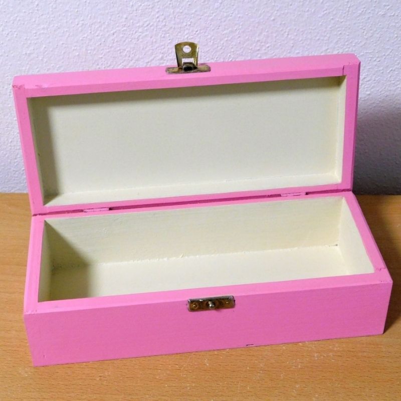 Růžová krabička otevřená