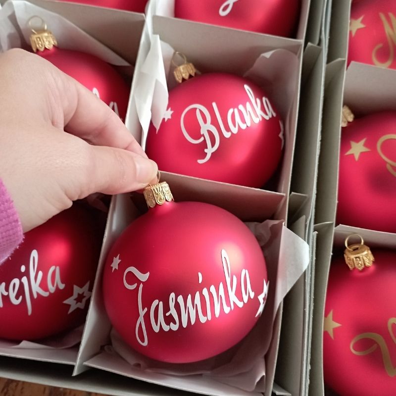 Skleněná vánoční ozdoba se jménem  červená bílá 8 cm set