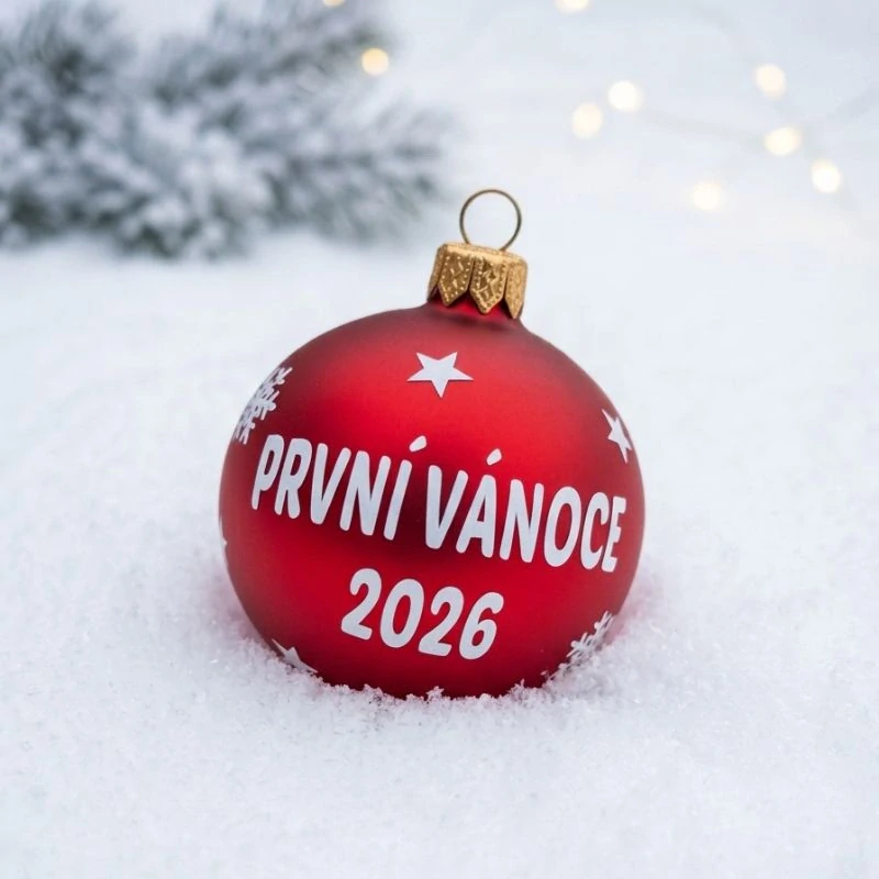 Vánoční baňka První Vánoce 2026 - červená