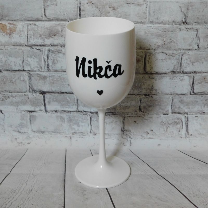 Sklenička se jménem BÍLÁ