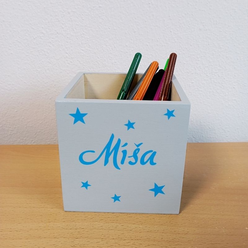 Organizér na pastelky jedna komora světle šedý/modré písmo