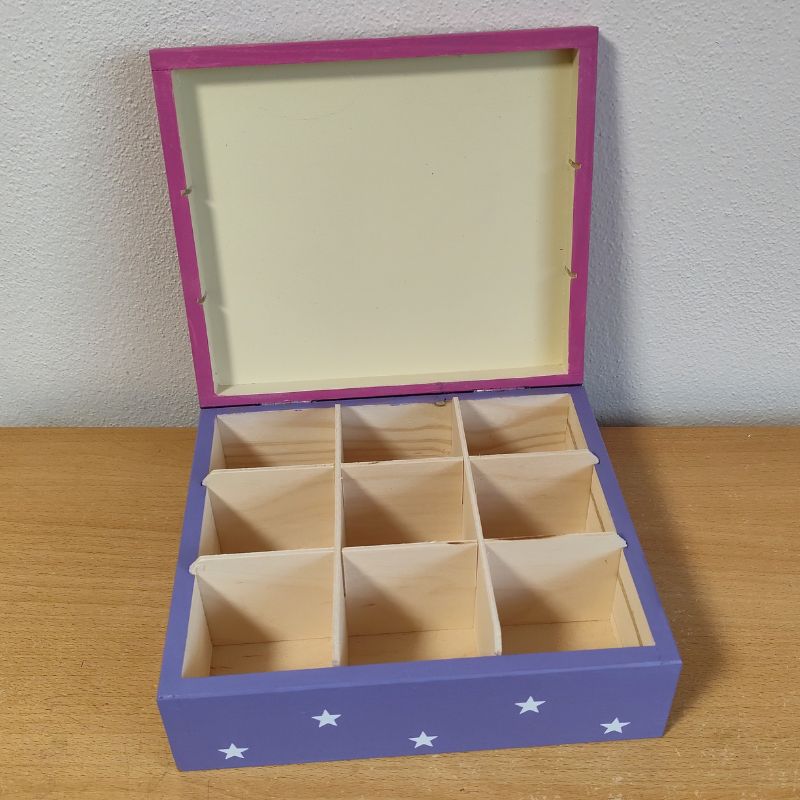 Dřevěná šperkovnice s textem 9 přihrádek