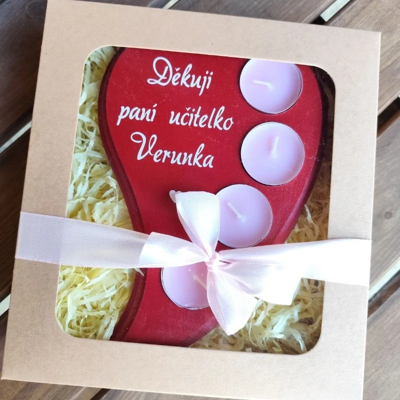 Dřevěný svícen Děkuji paní učitelko červený