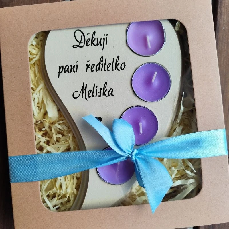 Dřevěný svícen pro paní ředitelku slonová kost