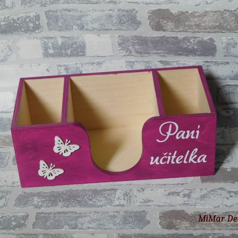 Dřevěný tužkovník pro paní učitelku s motýlky