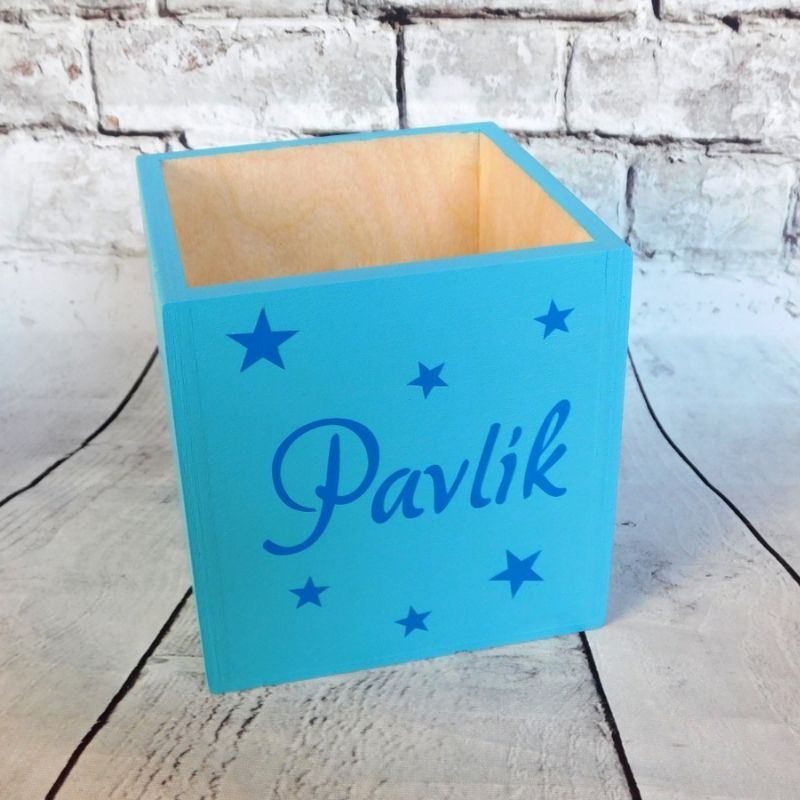 Dřevěný stojan na pastelky se jménem tyrkys/modré písmo