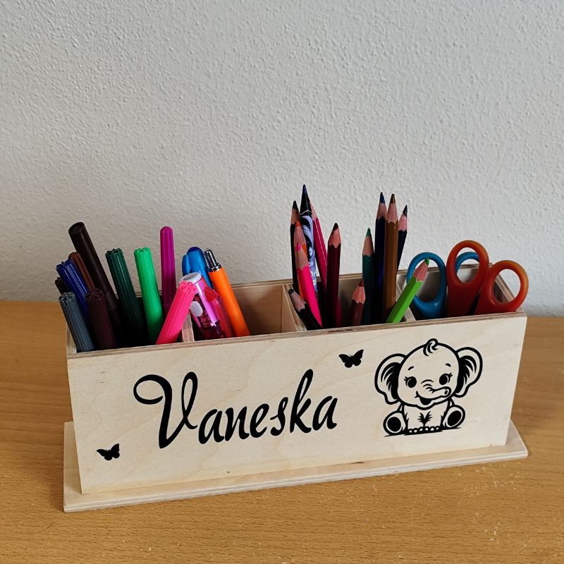 Dřevěný tužkovník se základnou přírodní
