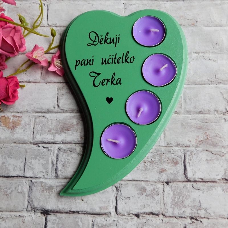 Dřevěný svícen Děkuji paní učitelko zelený, fialové svíčky