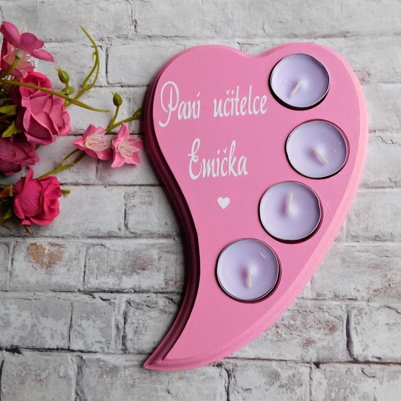 Dřevěný svícen Paní učitelce s věnováním fialové svíčky