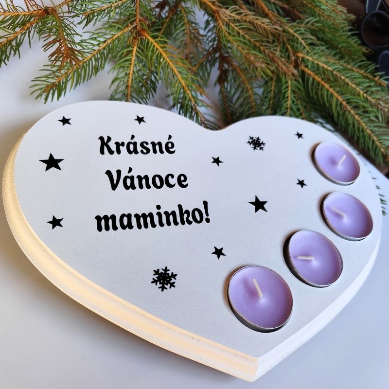 Dřevěný vánoční svícen srdce Krásné Vánoce fialové svíčky