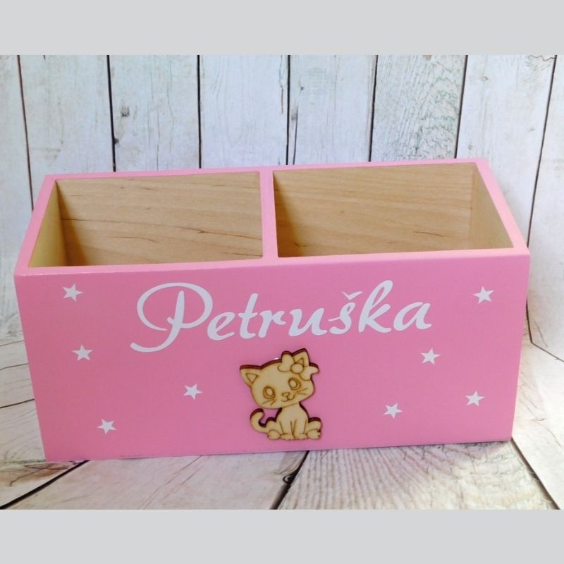 Dřevěný pastelkovník se jménem a kočičkou - růžový