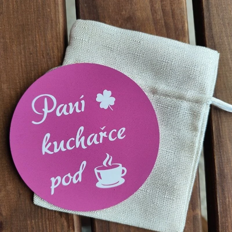 Dřevěný podtácek paní kuchařce