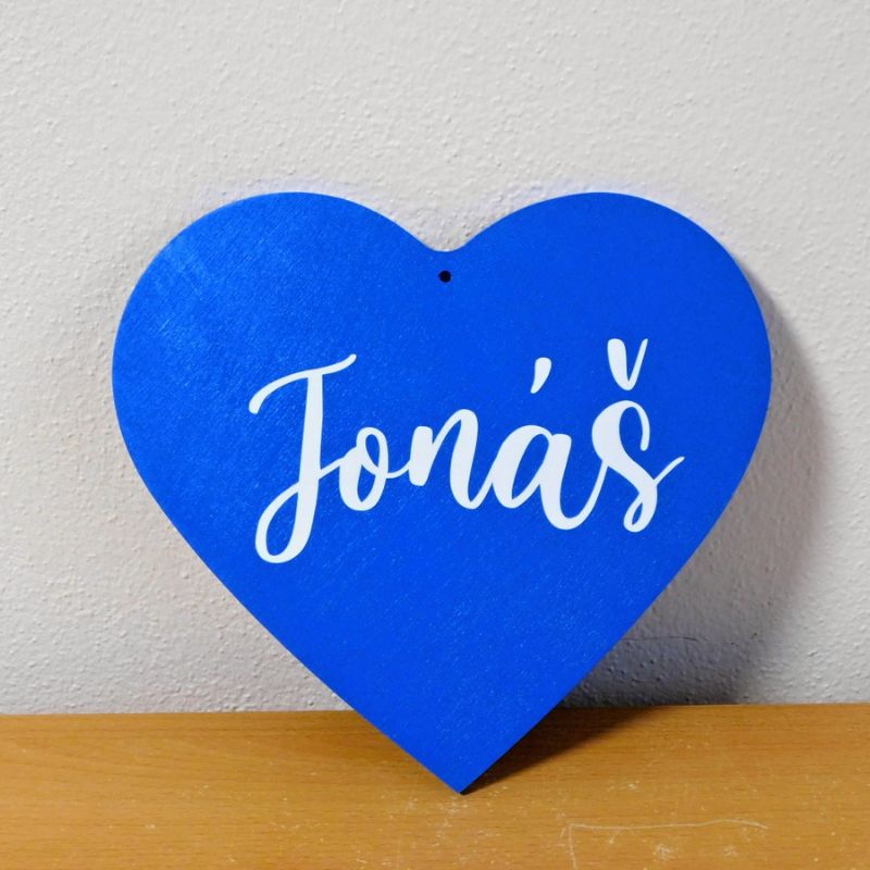 Dřevěná jmenovka s textem