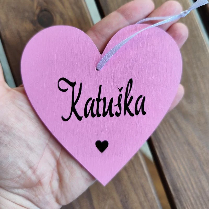 Dřevěná jmenovka na dveře se jménem dítěte 10x8cm
