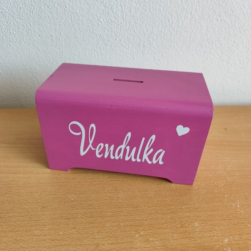 Originální pokladnička se jménem růžovofialová