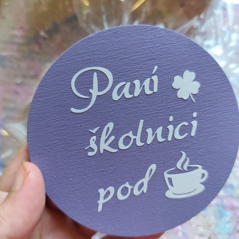 Dřevěný podtácek paní školnici pod kávu