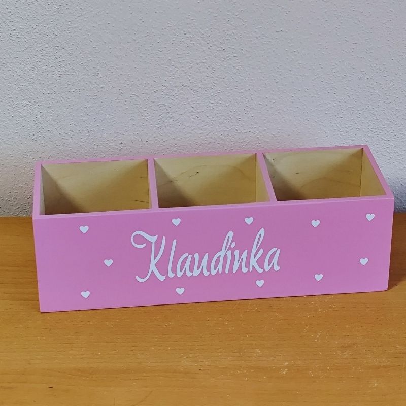 Dřevěný organizér 3 přihrádky se jménem a srdíčky