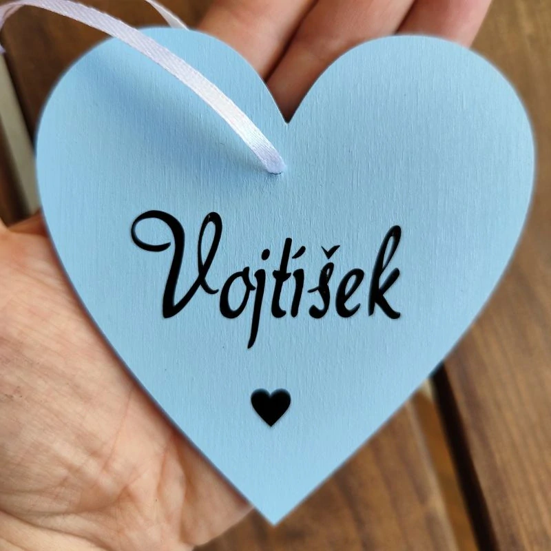 Dřevěná jmenovka na dveře se jménem dítěte 10x8cm