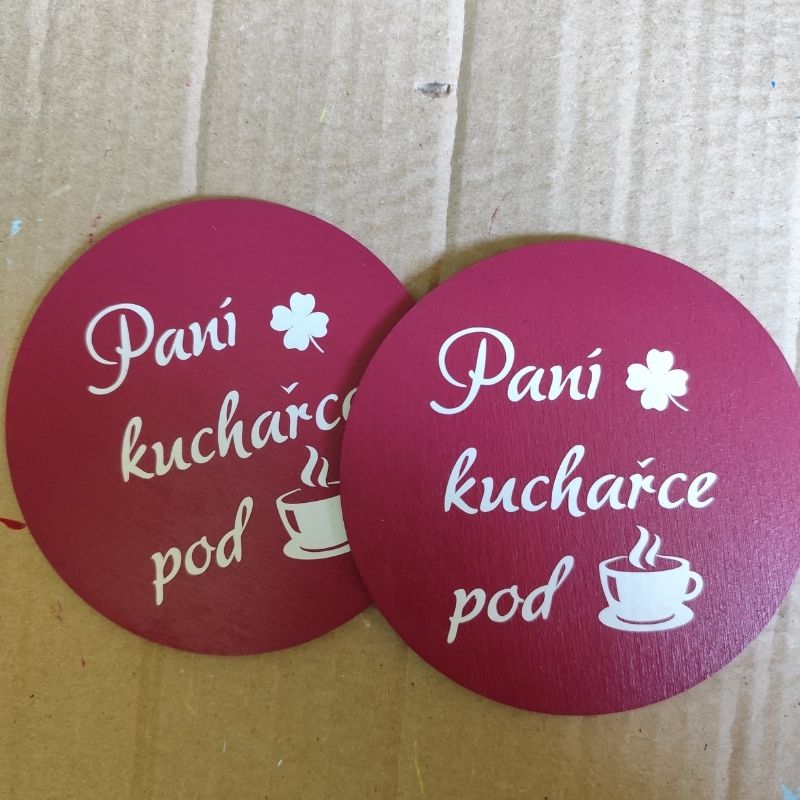 Dřevěný podtácek paní kuchařce