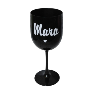 Plastová sklenice se jménem ČERNÁ