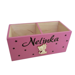 Dřevěný pastelkovník se jménem a kočičkou - růžovofialový