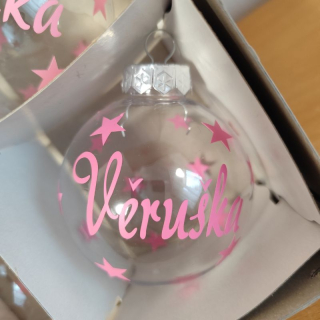 PLASTOVÁ vánoční ozdoba s textem 8cm - růžové písmo